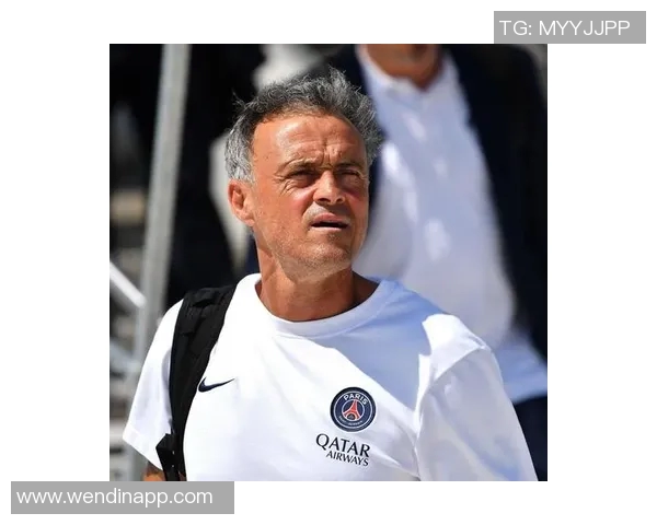 恩里克坚定支持舍瓦利耶:后卫失误不影响我们对他的信任 恩里克坚定支持舍瓦利耶:后卫失误不影响我们对他的信任