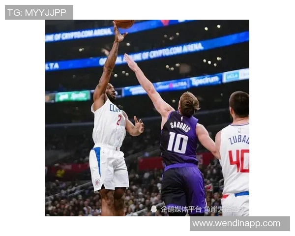 米奇赞福克斯为出色后卫强调其串联队友和防守进步的表现