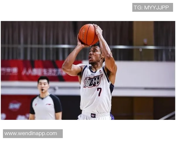 同曦官博祝铭震29岁生日快乐并宣布今夏续约顶薪计划